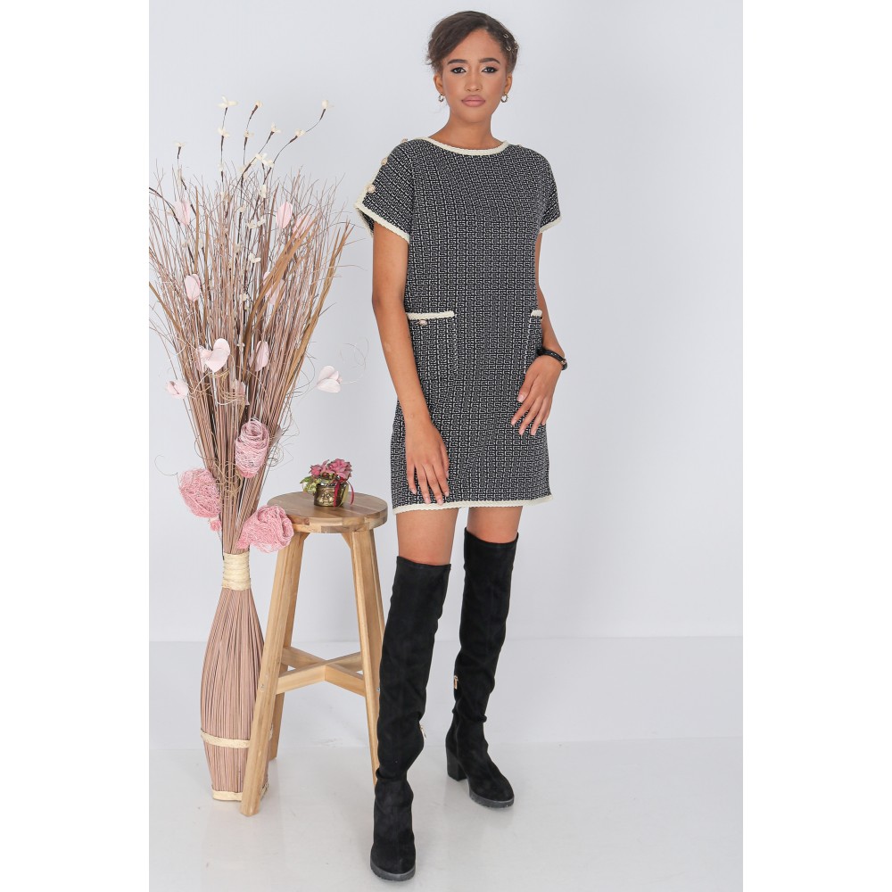 Shift Dress,Aimelia Dr4334, in Black with two front pockets.